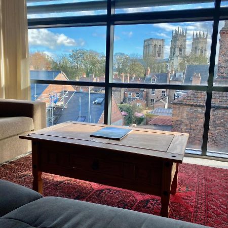 Churchill Two Bedroom Apartments With Free Parking And The Minster View York Eksteriør bilde