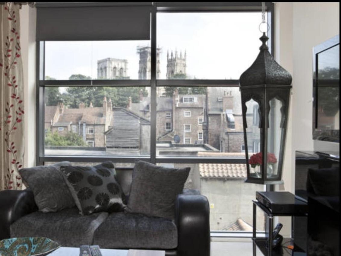 Churchill Two Bedroom Apartments With Free Parking And The Minster View York Eksteriør bilde