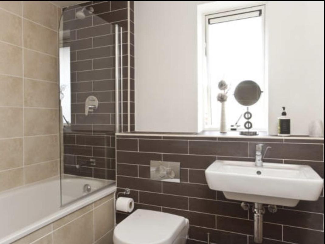 Churchill Two Bedroom Apartments With Free Parking And The Minster View York Eksteriør bilde