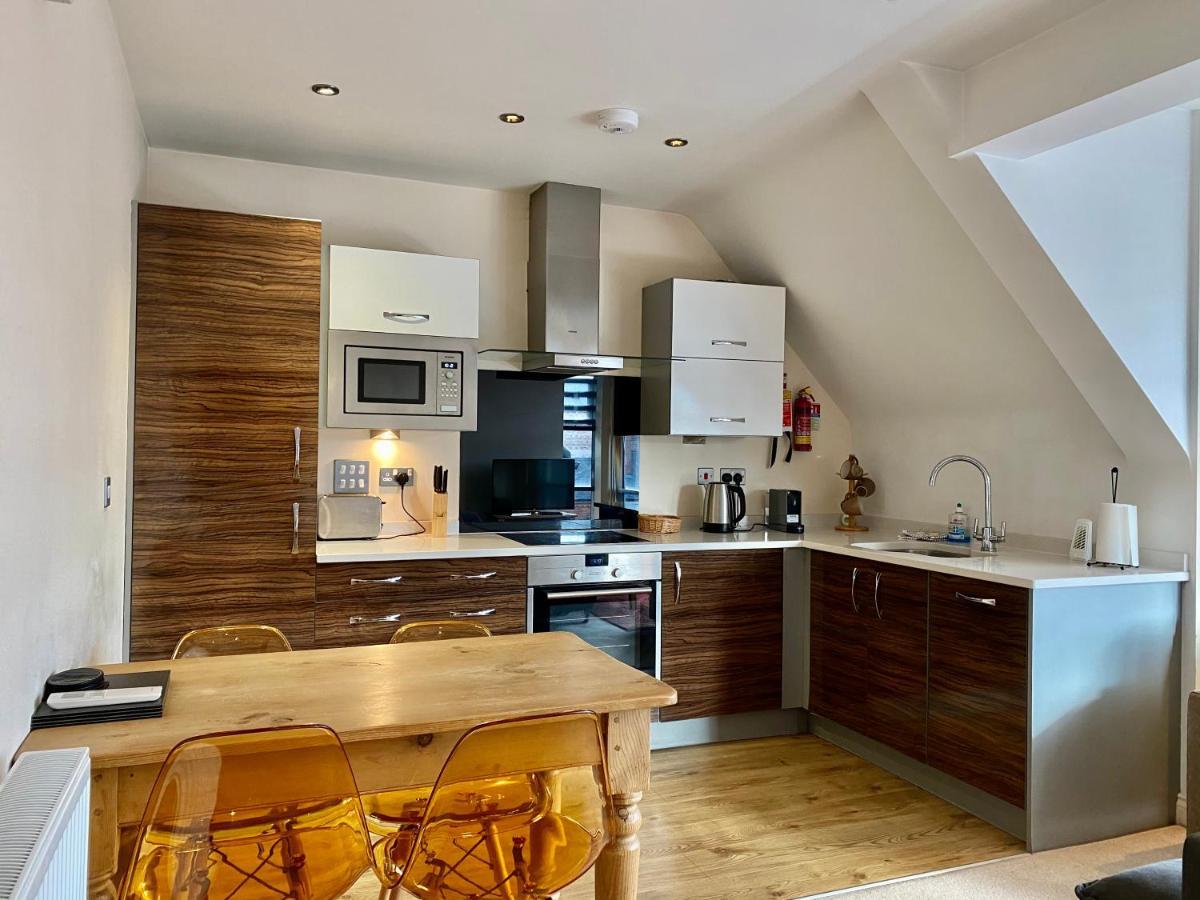 Churchill Two Bedroom Apartments With Free Parking And The Minster View York Eksteriør bilde
