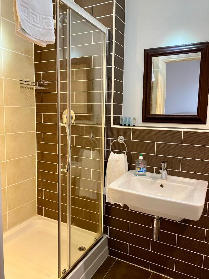 Churchill Two Bedroom Apartments With Free Parking And The Minster View York Eksteriør bilde