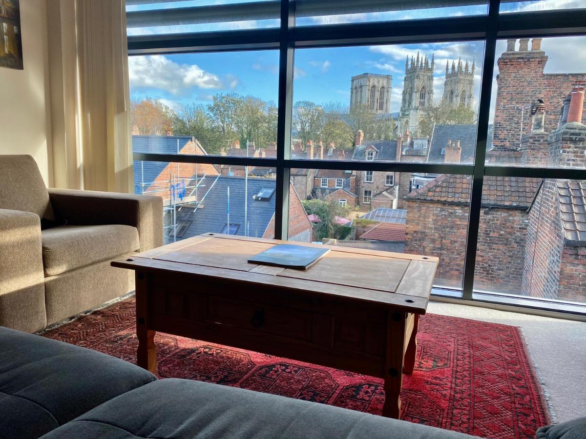 Churchill Two Bedroom Apartments With Free Parking And The Minster View York Eksteriør bilde