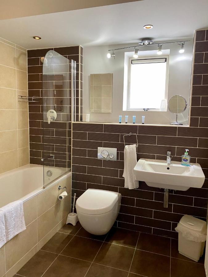 Churchill Two Bedroom Apartments With Free Parking And The Minster View York Eksteriør bilde