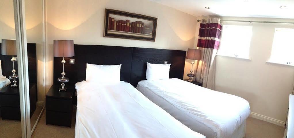 Churchill Two Bedroom Apartments With Free Parking And The Minster View York Eksteriør bilde